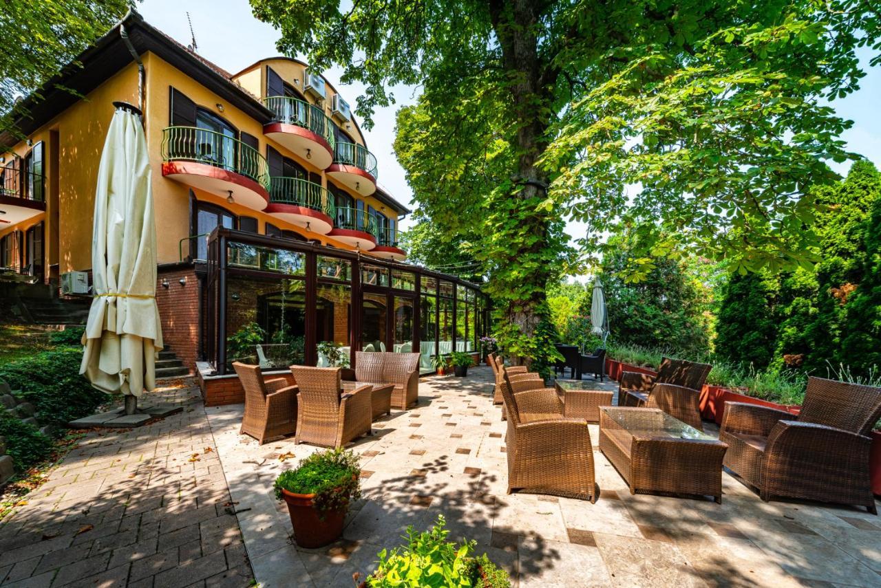 Hotel Bobbio Budapest Bagian luar foto