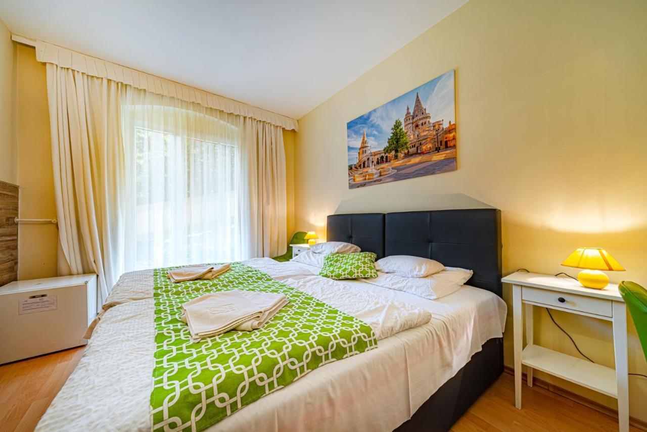 Hotel Bobbio Budapest Bagian luar foto