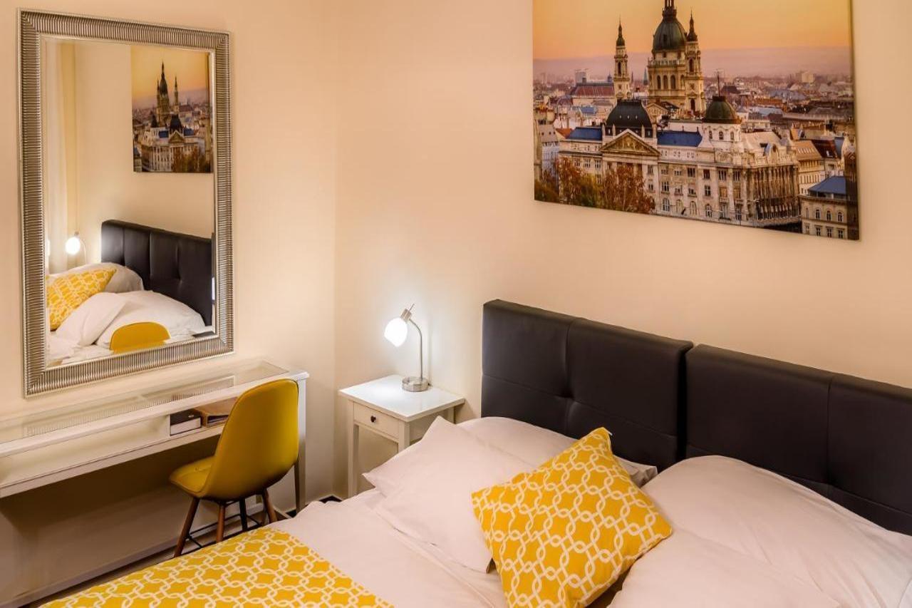 Hotel Bobbio Budapest Bagian luar foto