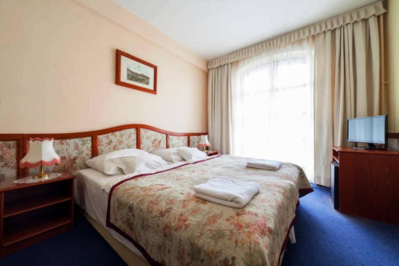 Hotel Bobbio Budapest Bagian luar foto