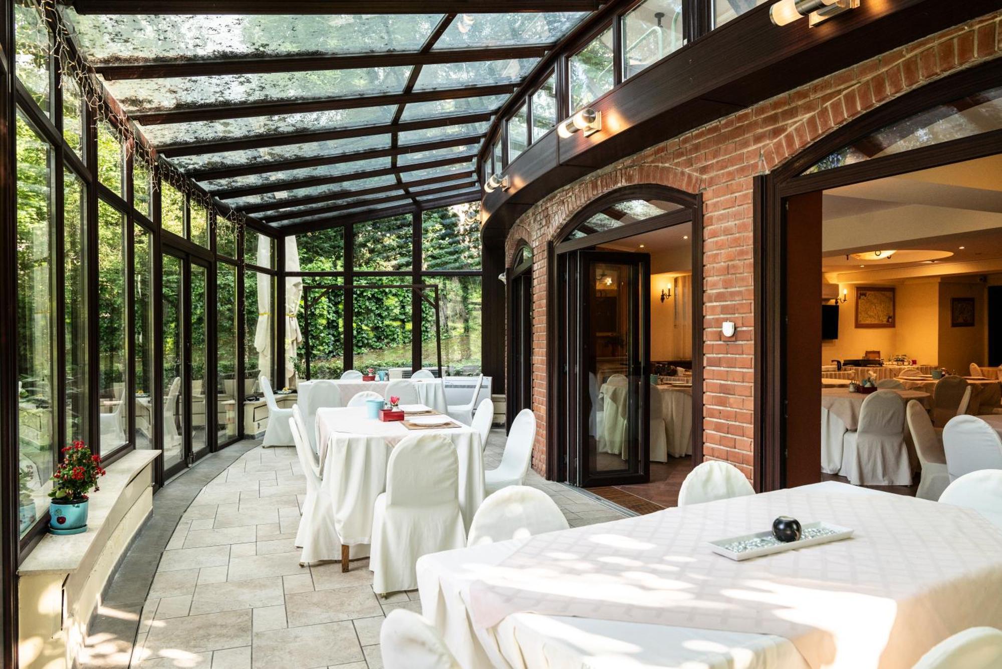 Hotel Bobbio Budapest Bagian luar foto