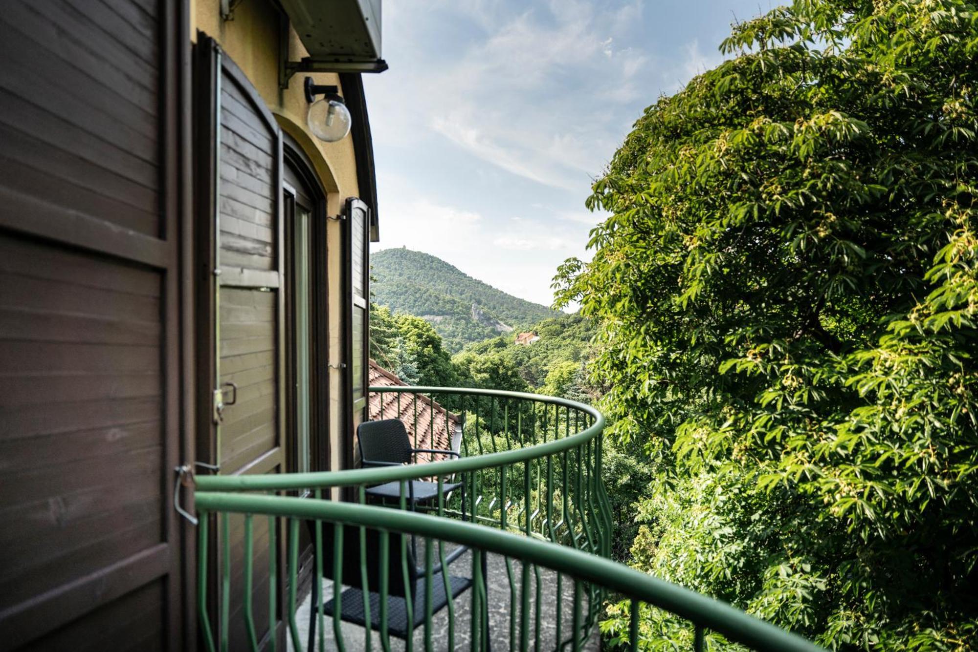 Hotel Bobbio Budapest Bagian luar foto