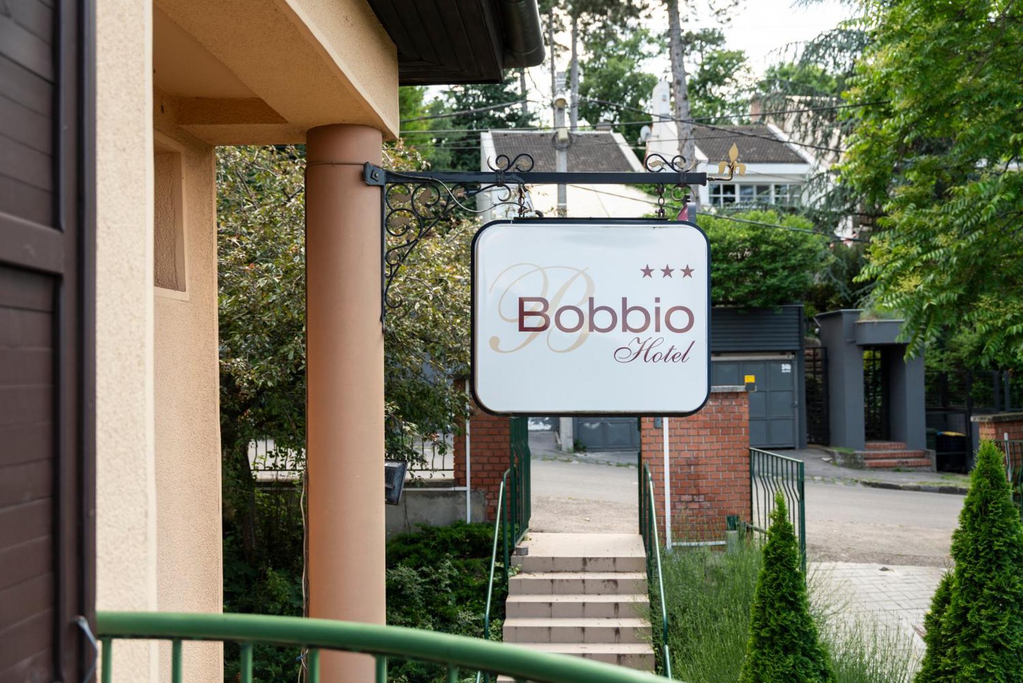 Hotel Bobbio Budapest Bagian luar foto