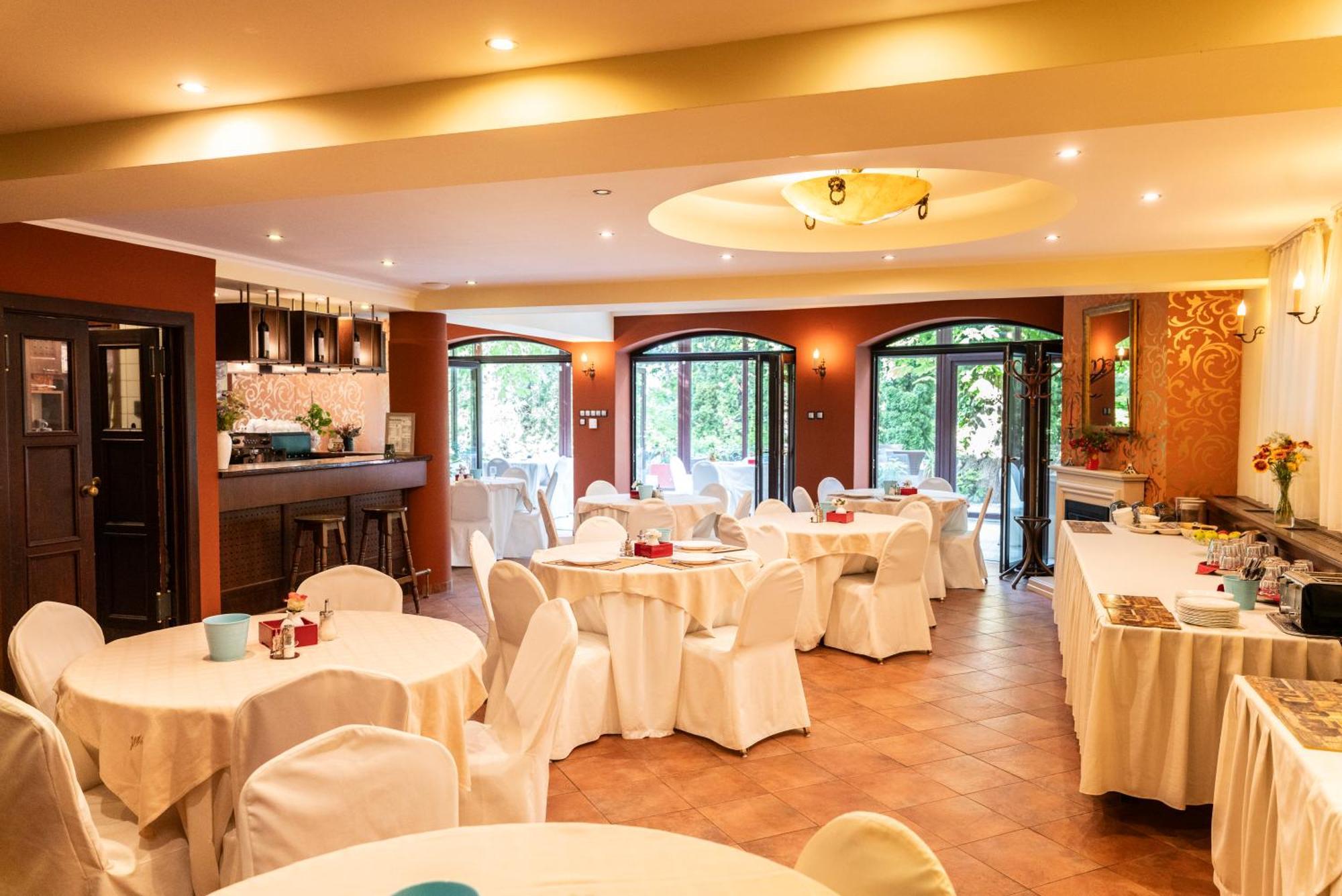 Hotel Bobbio Budapest Bagian luar foto