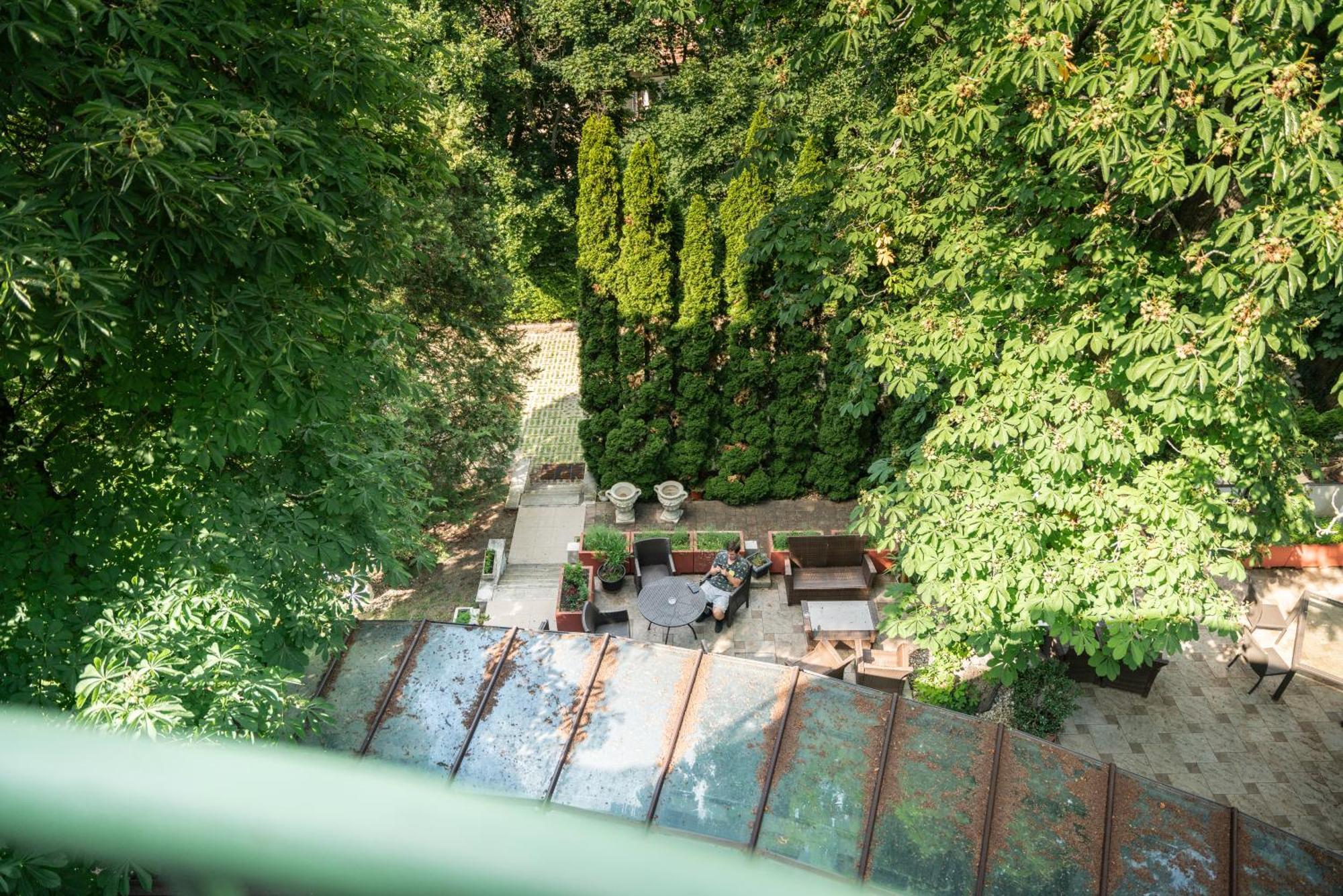 Hotel Bobbio Budapest Bagian luar foto