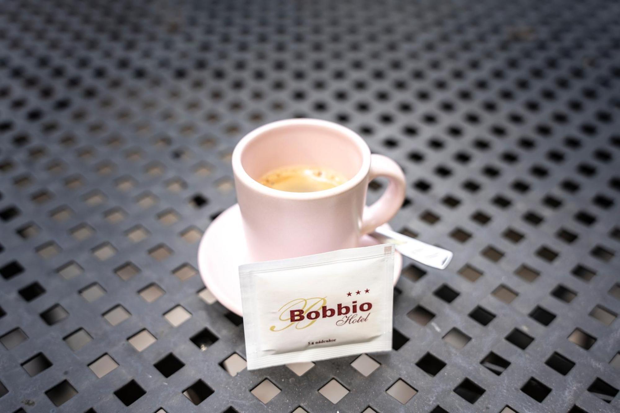 Hotel Bobbio Budapest Bagian luar foto