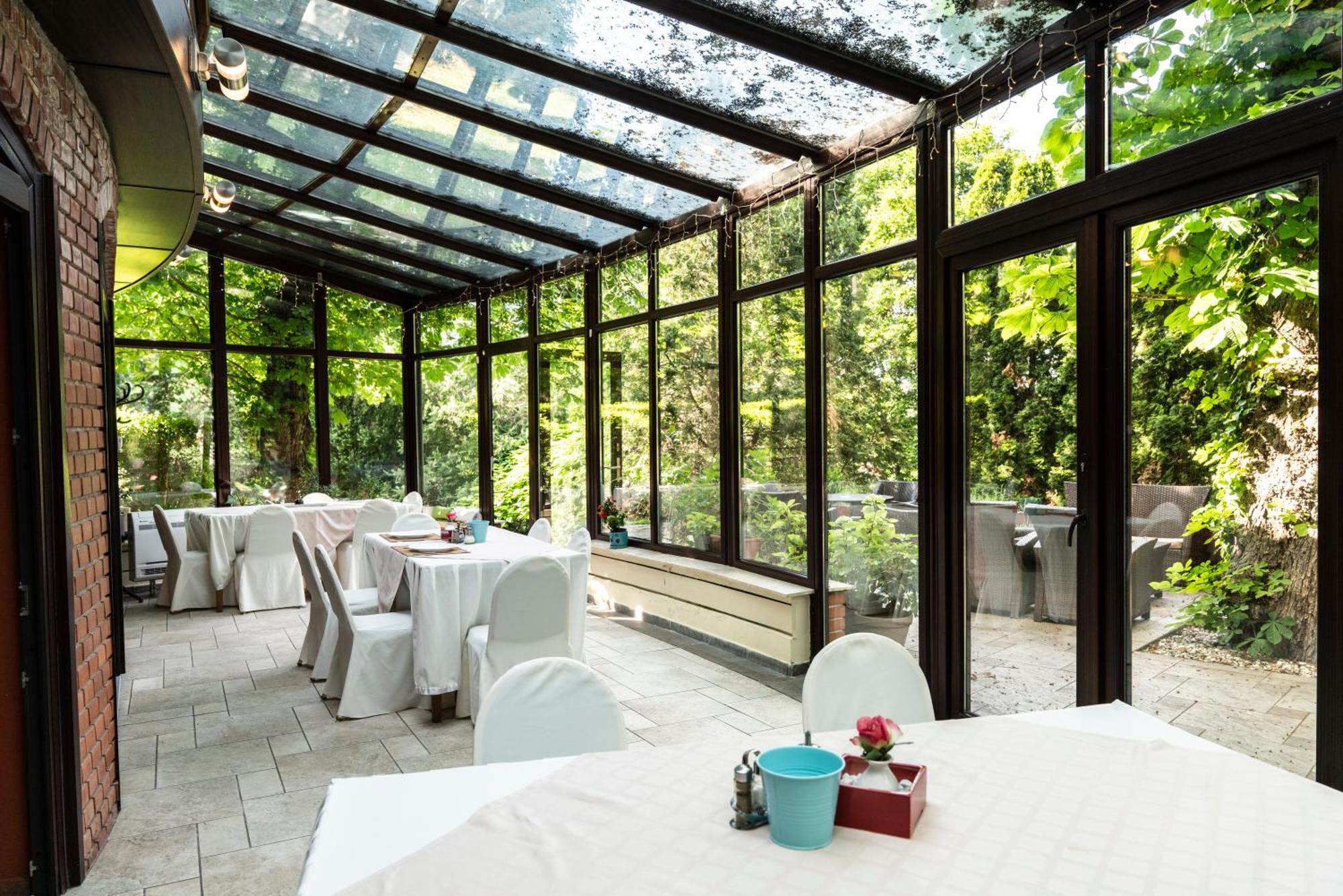 Hotel Bobbio Budapest Bagian luar foto