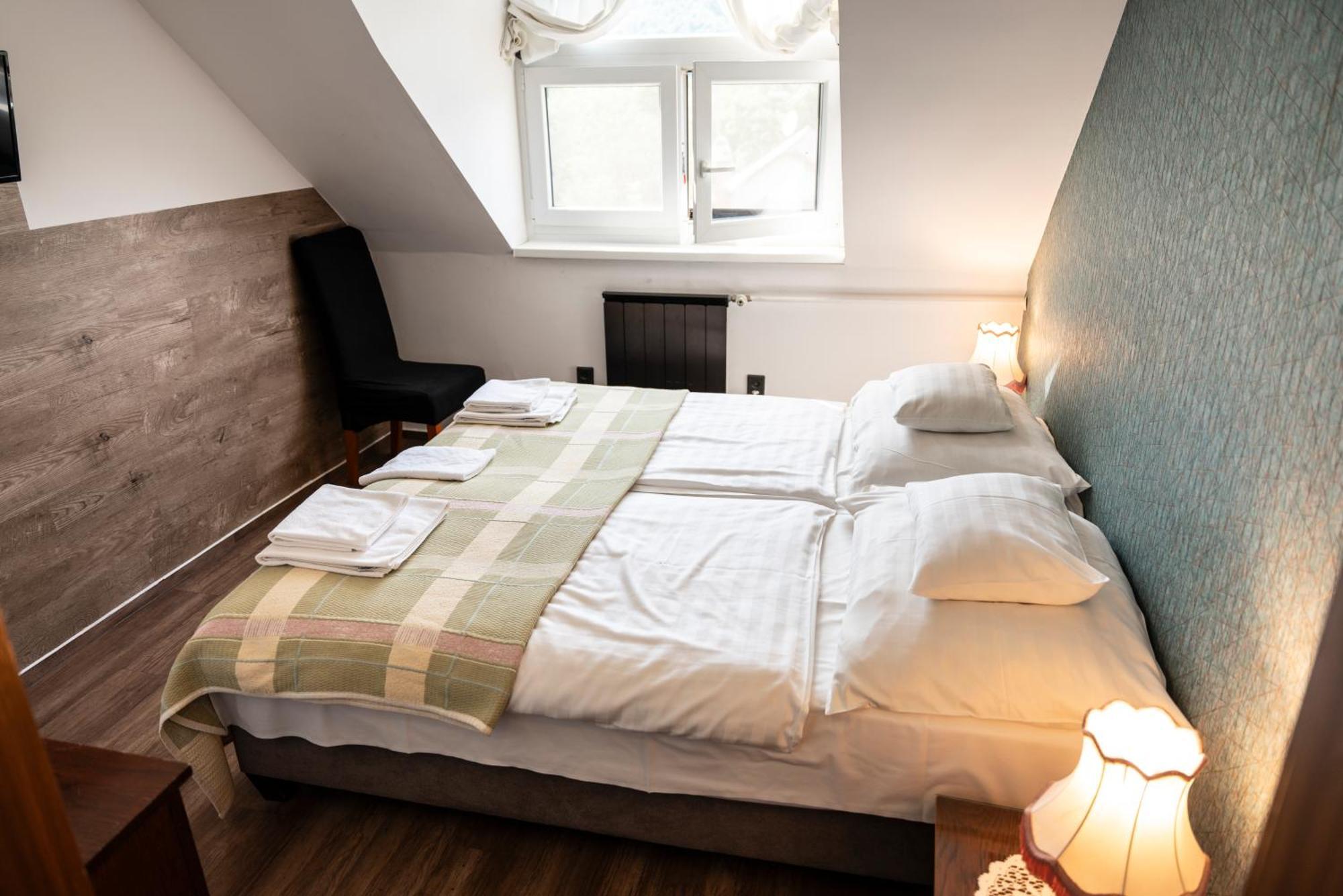 Hotel Bobbio Budapest Bagian luar foto