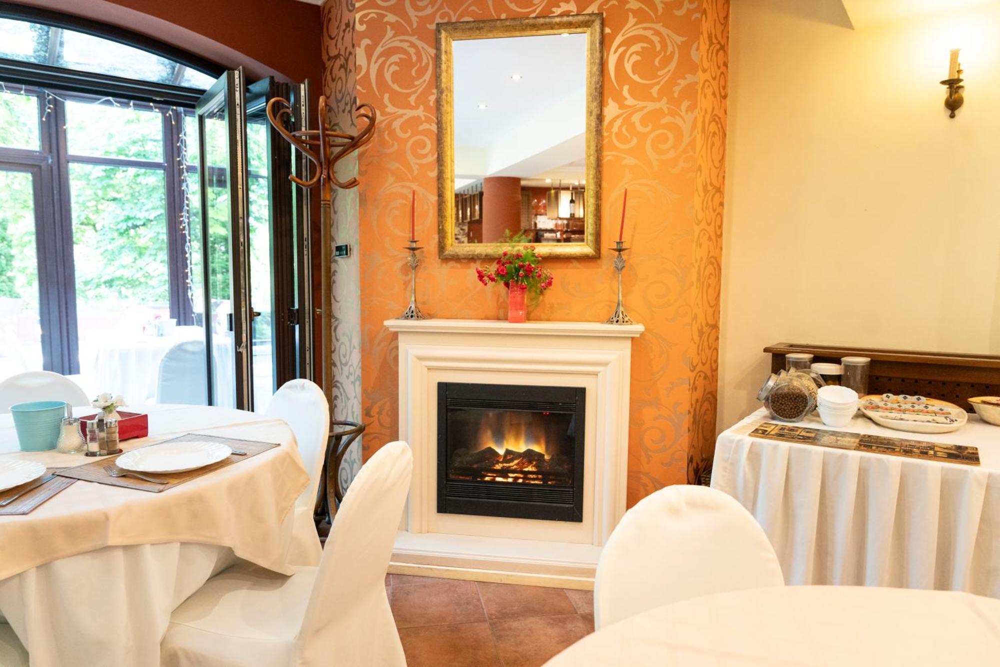 Hotel Bobbio Budapest Bagian luar foto