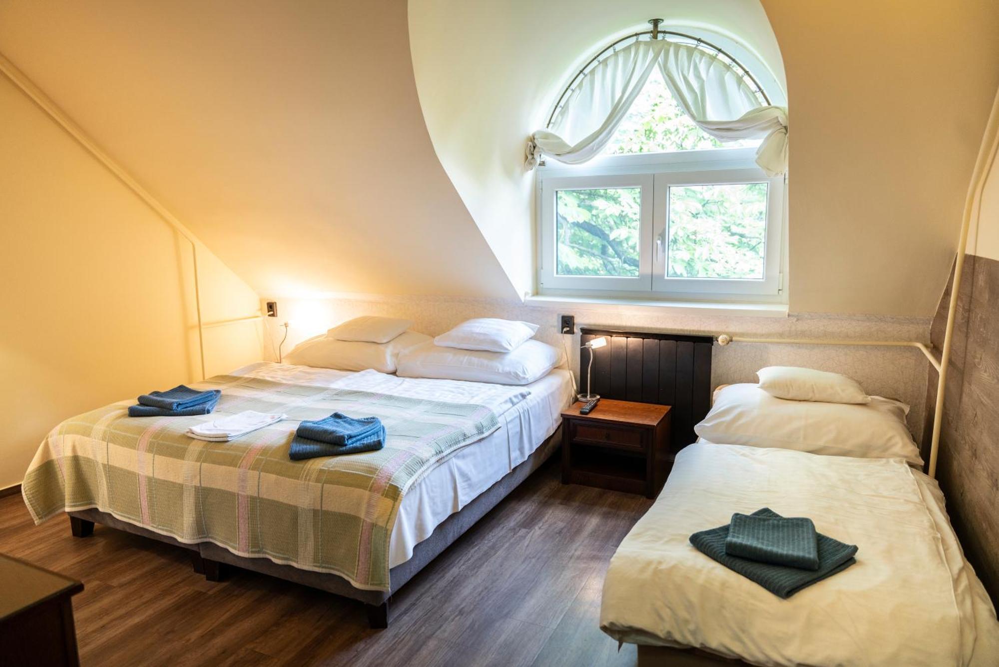Hotel Bobbio Budapest Bagian luar foto