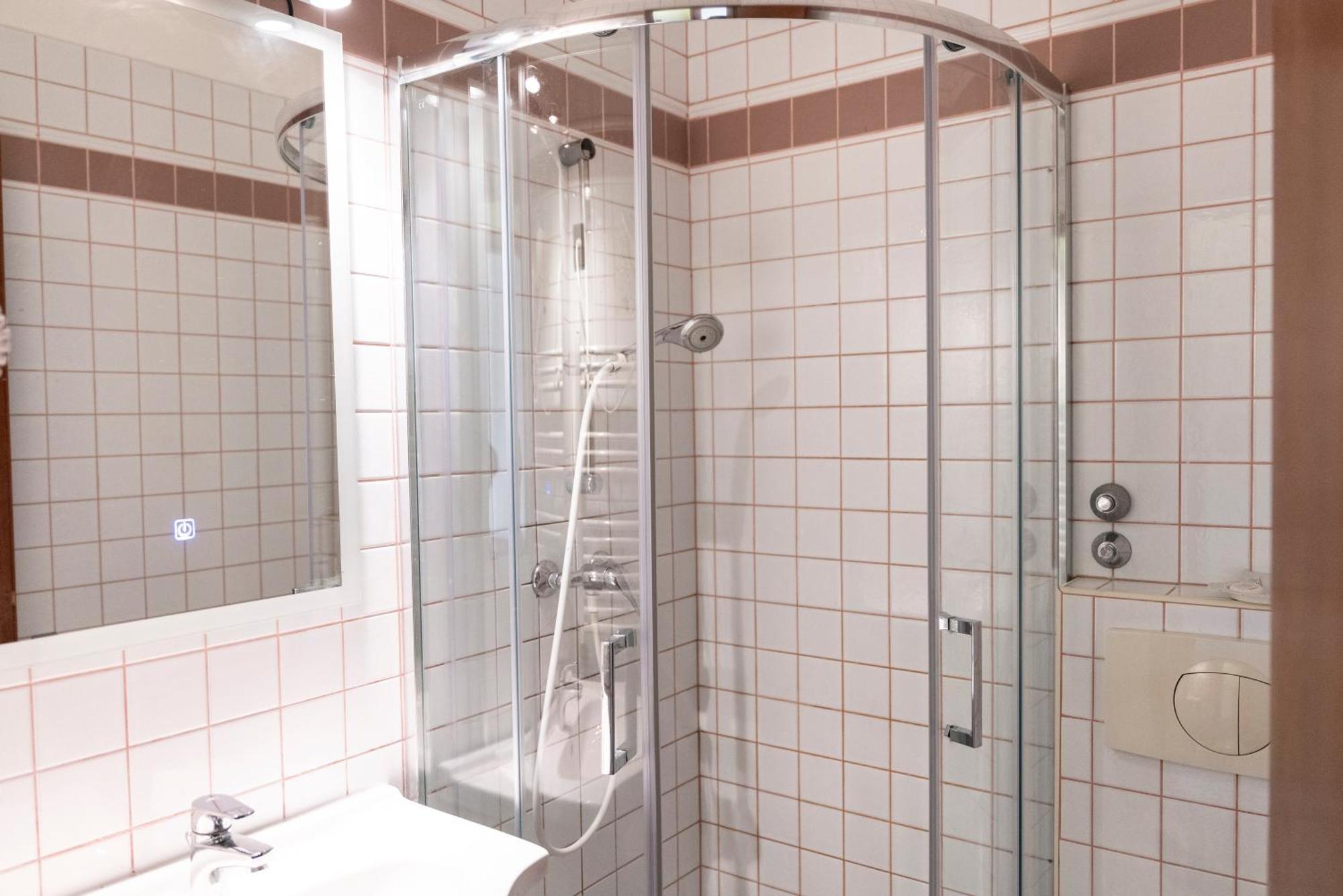 Hotel Bobbio Budapest Bagian luar foto