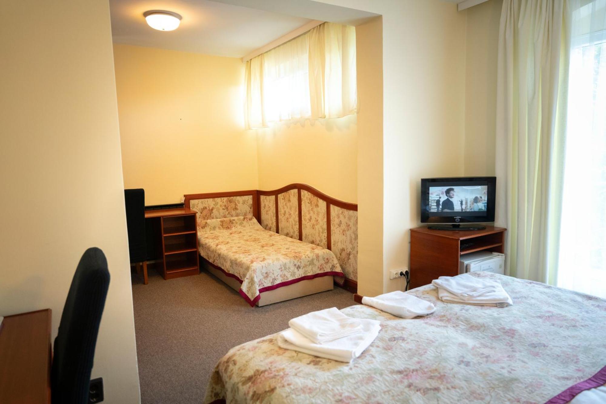 Hotel Bobbio Budapest Bagian luar foto