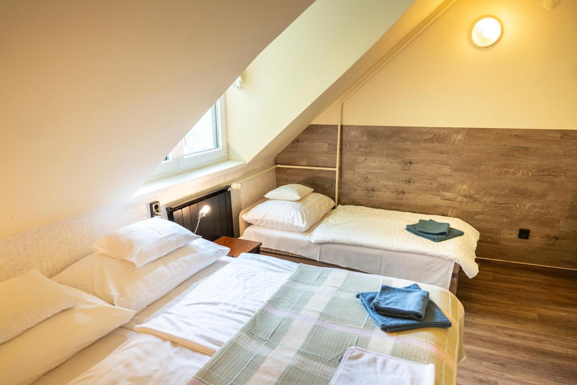 Hotel Bobbio Budapest Bagian luar foto