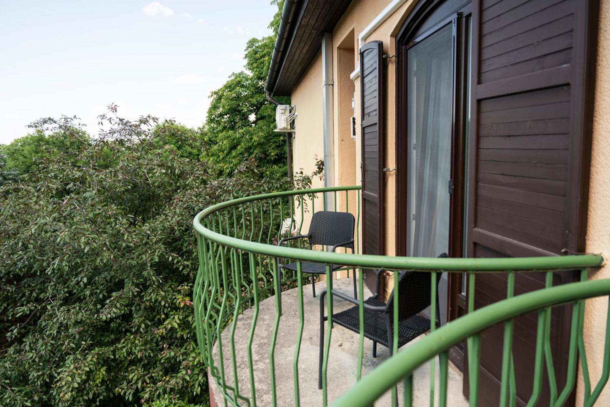 Hotel Bobbio Budapest Bagian luar foto
