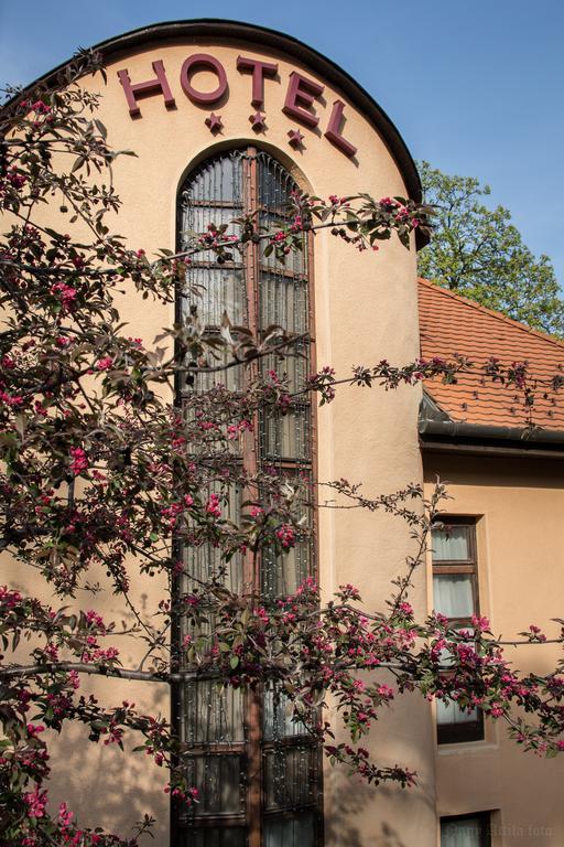 Hotel Bobbio Budapest Bagian luar foto