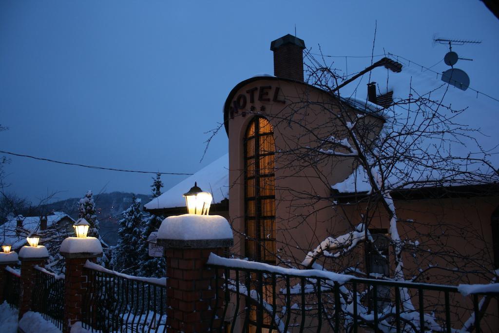Hotel Bobbio Budapest Bagian luar foto