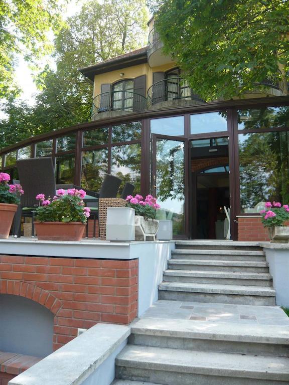 Hotel Bobbio Budapest Bagian luar foto