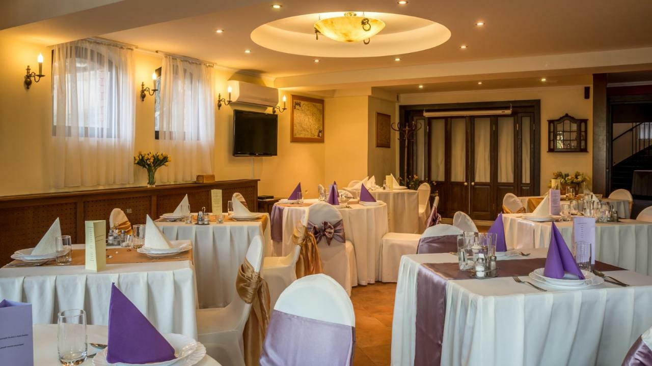 Hotel Bobbio Budapest Bagian luar foto