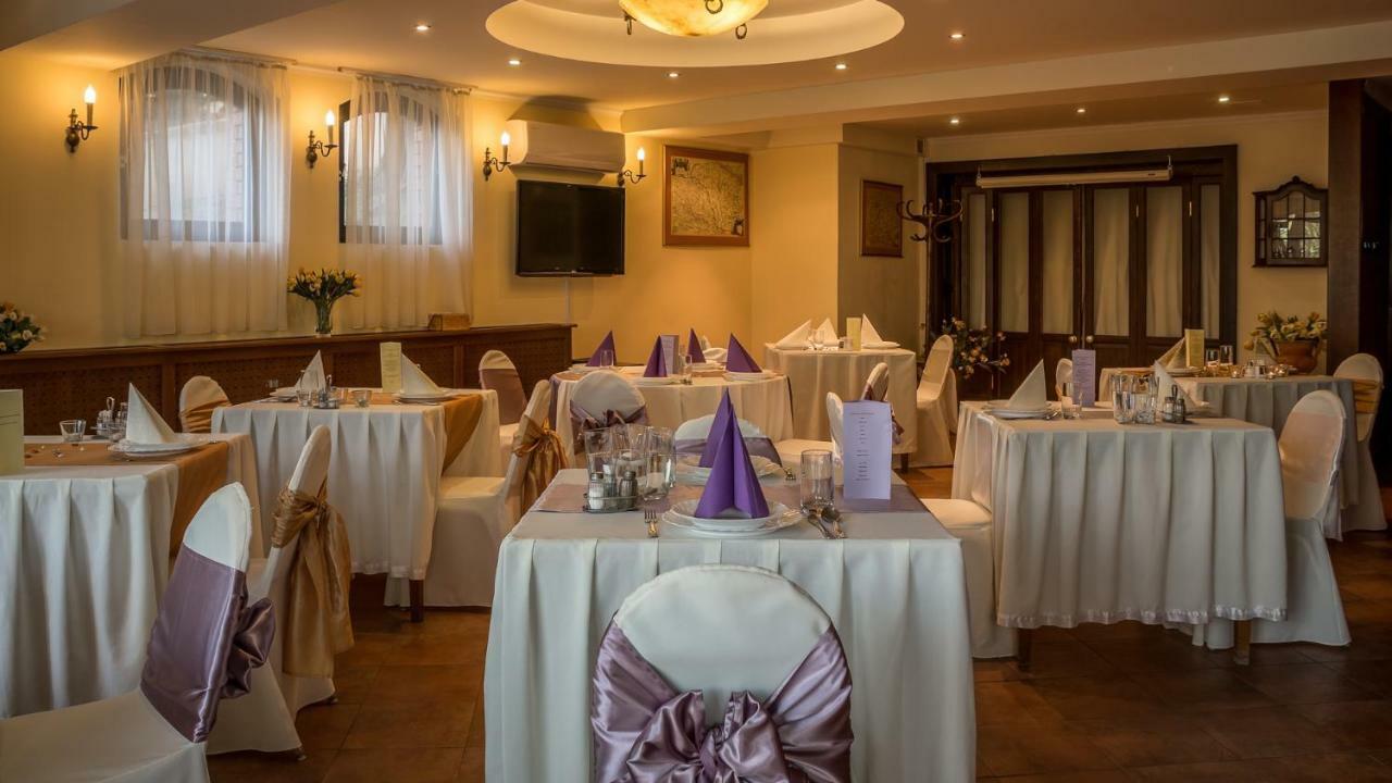Hotel Bobbio Budapest Bagian luar foto