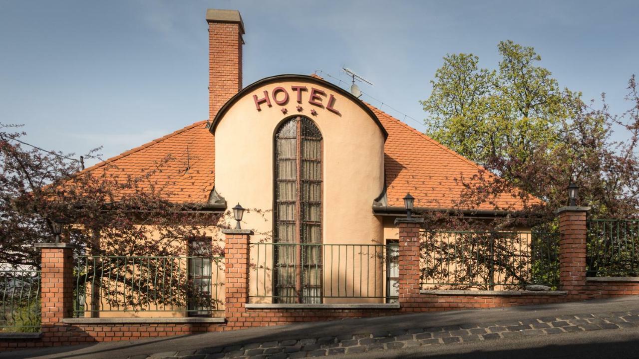 Hotel Bobbio Budapest Bagian luar foto