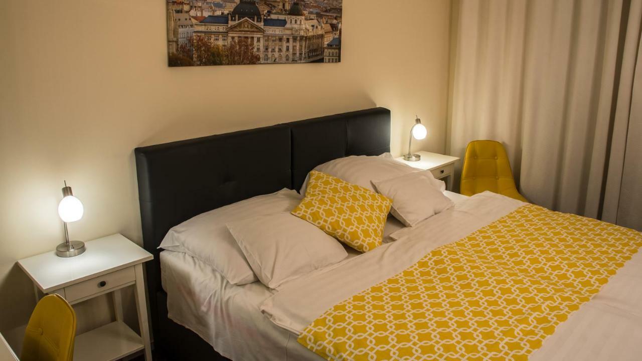 Hotel Bobbio Budapest Bagian luar foto