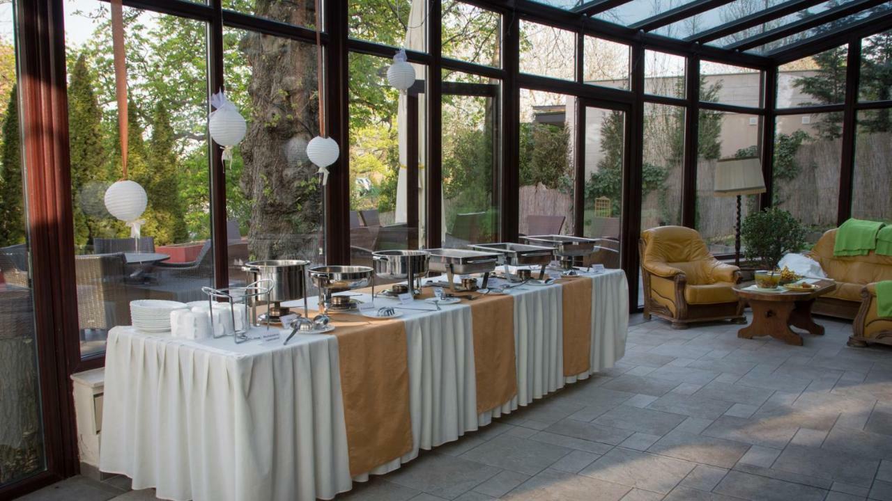 Hotel Bobbio Budapest Bagian luar foto