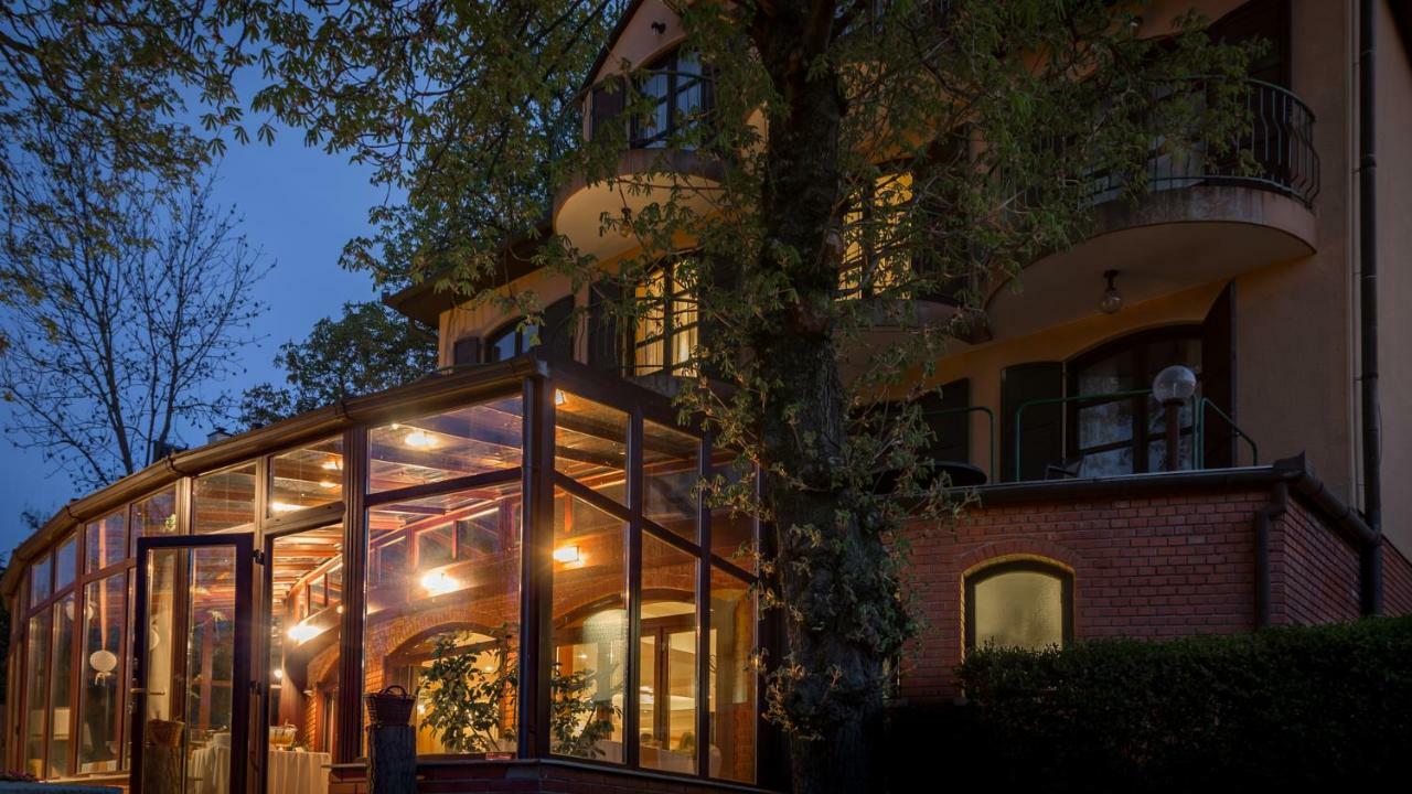 Hotel Bobbio Budapest Bagian luar foto