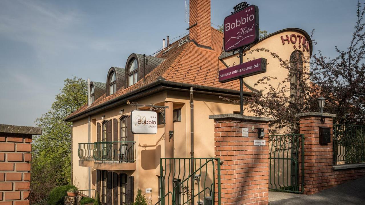 Hotel Bobbio Budapest Bagian luar foto